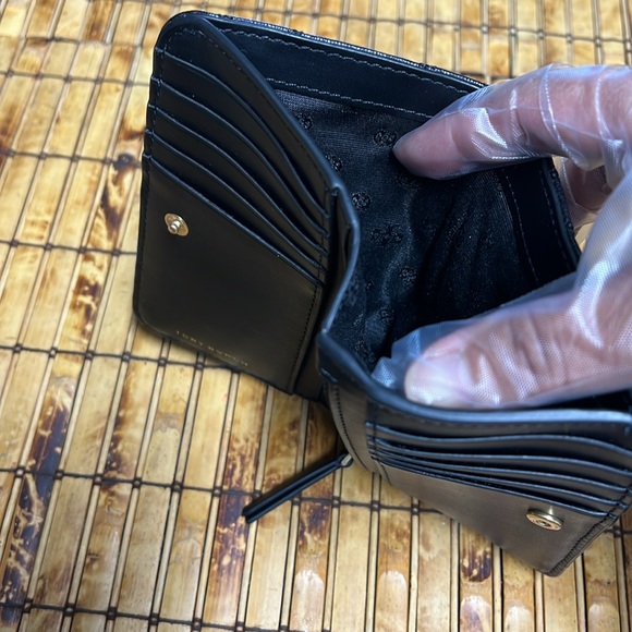 Tory Burch Willa Wallet - Picture 4 of 15